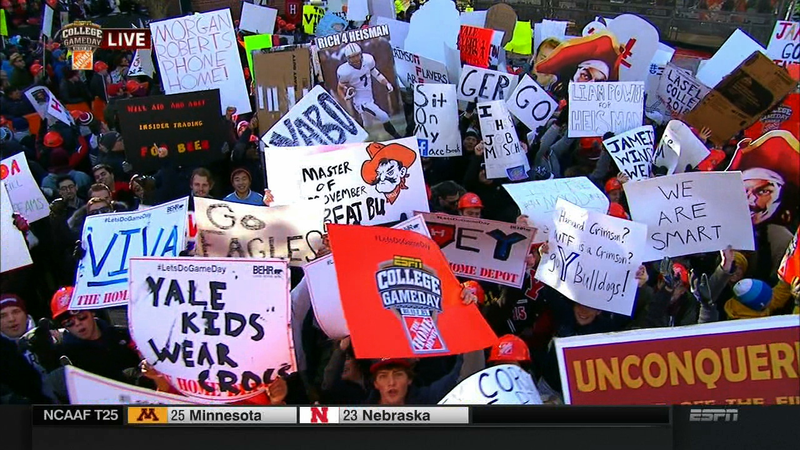 Illustration for article titled "Yale Cites Wikipedia": Your College GameDay Sign Roundup